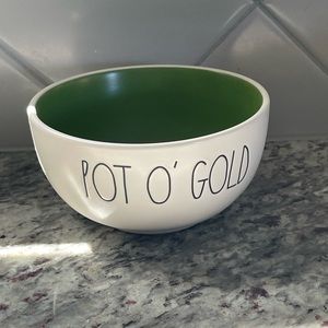Rae Dunn Pot O Gold Bowl. EUC